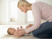 Cele mai frecvente intrebari pe care le pun mamele in primele luni de viata ale copilului.